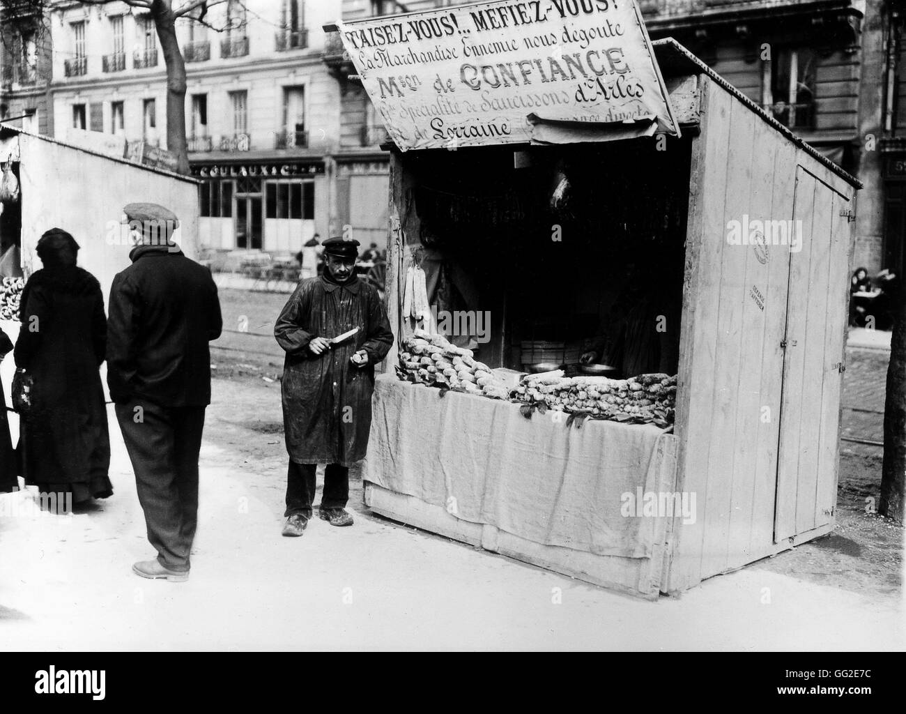 Marchand de saucisses à Paris : "N'achetez pas des produits étrangers' Avril 1917 France, la Première Guerre mondiale Banque D'Images