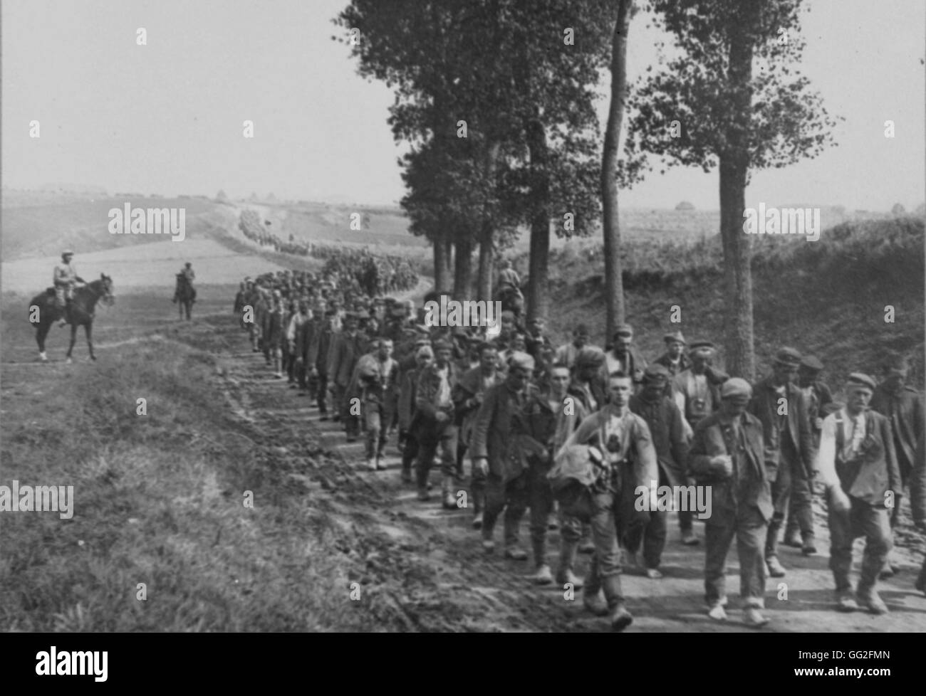 La Première Guerre mondiale, Aubigny, 7 septembre 1916, longue ligne de 1500 prisonniers allemands Banque D'Images