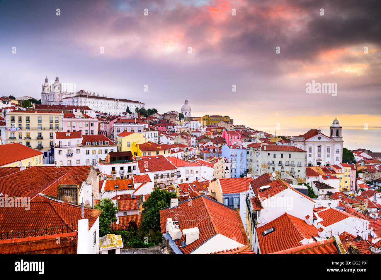 Lisbonne, Portugal twilight cityscape à l'Alfama. Banque D'Images