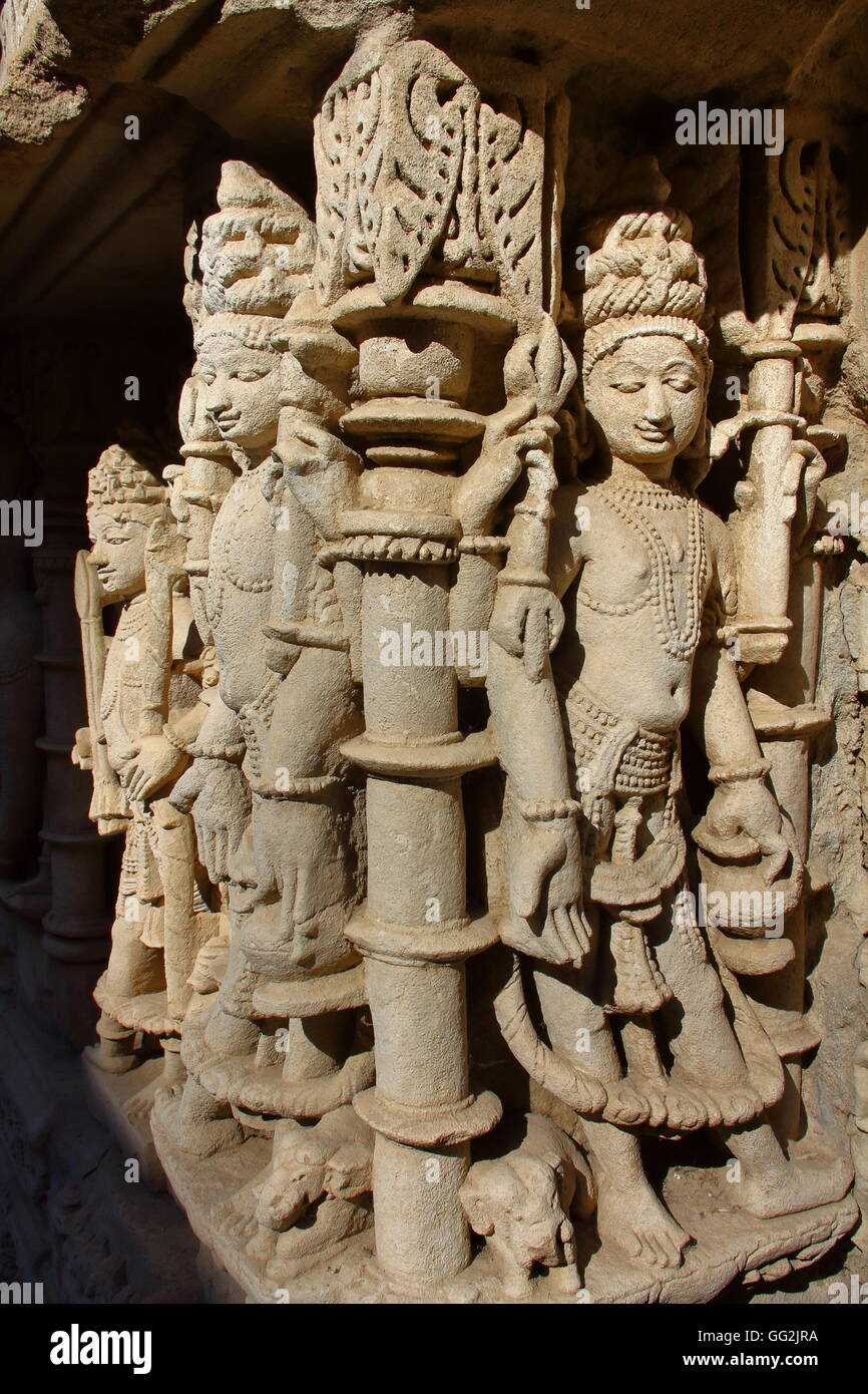 Rani ki Vav cage, orné de sculptures sur le mur, Patan, Gujarat, Inde Banque D'Images