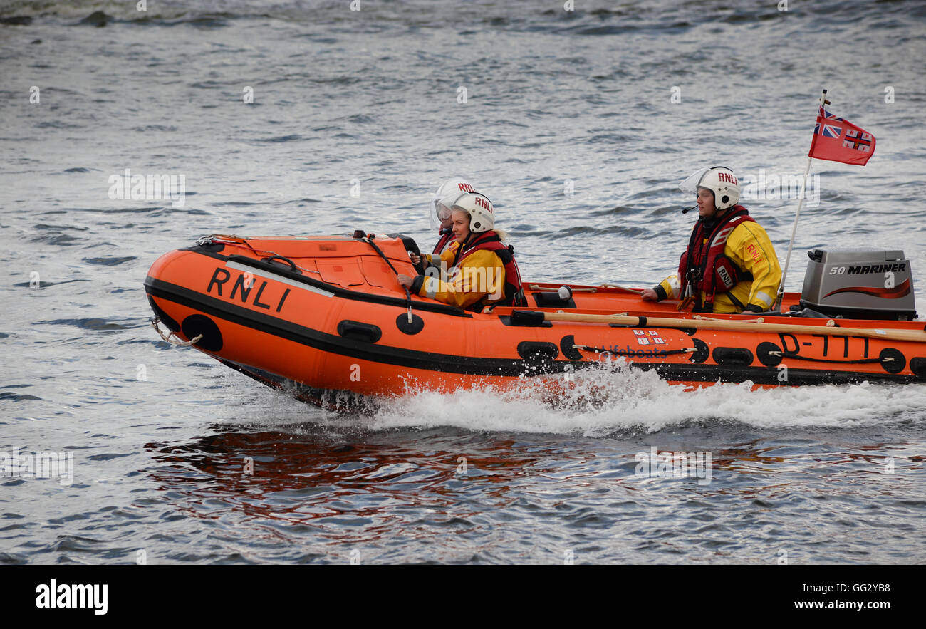 Une embarcation de classe "D" de la RNLI exploité par l'équipage, Bridport Banque D'Images