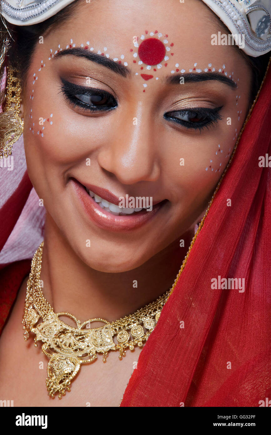 Portrait d'une jeune mariée Bengali Banque D'Images