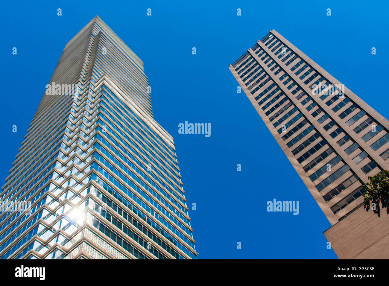 Voir à ce gratte-ciel moderne à New York City Banque D'Images