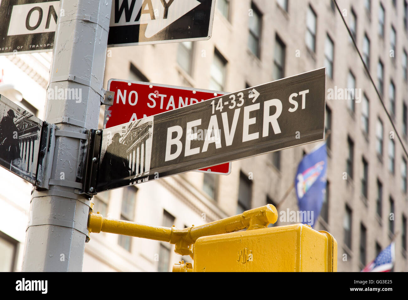 NEW YORK, USA - 21 avril 2016 : des plaques de rue sur la rue de New York. Avec plus de 8 millions de citoyens qu'il est le plus populou Banque D'Images