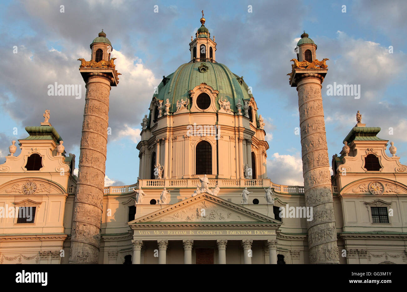 Coupole de l'église de Saint Charles à Vienne par l'architecte baroque Johann Bernhard Fischer von Erlach Banque D'Images