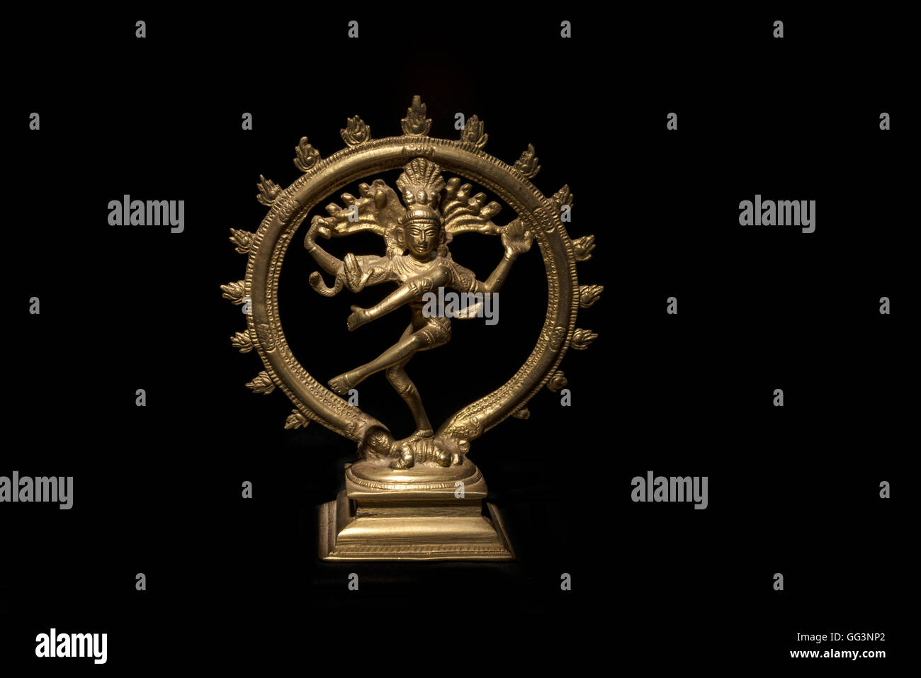 L'Hindu goddess Shiva en bronze sur fond noir Banque D'Images