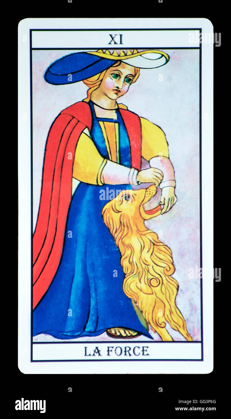 Photographie D Une Carte De Tarot Representant Le Courage Photo Stock Alamy Photographie D Une Carte De Tarot Representant Le Courage Photo Stock Alamy