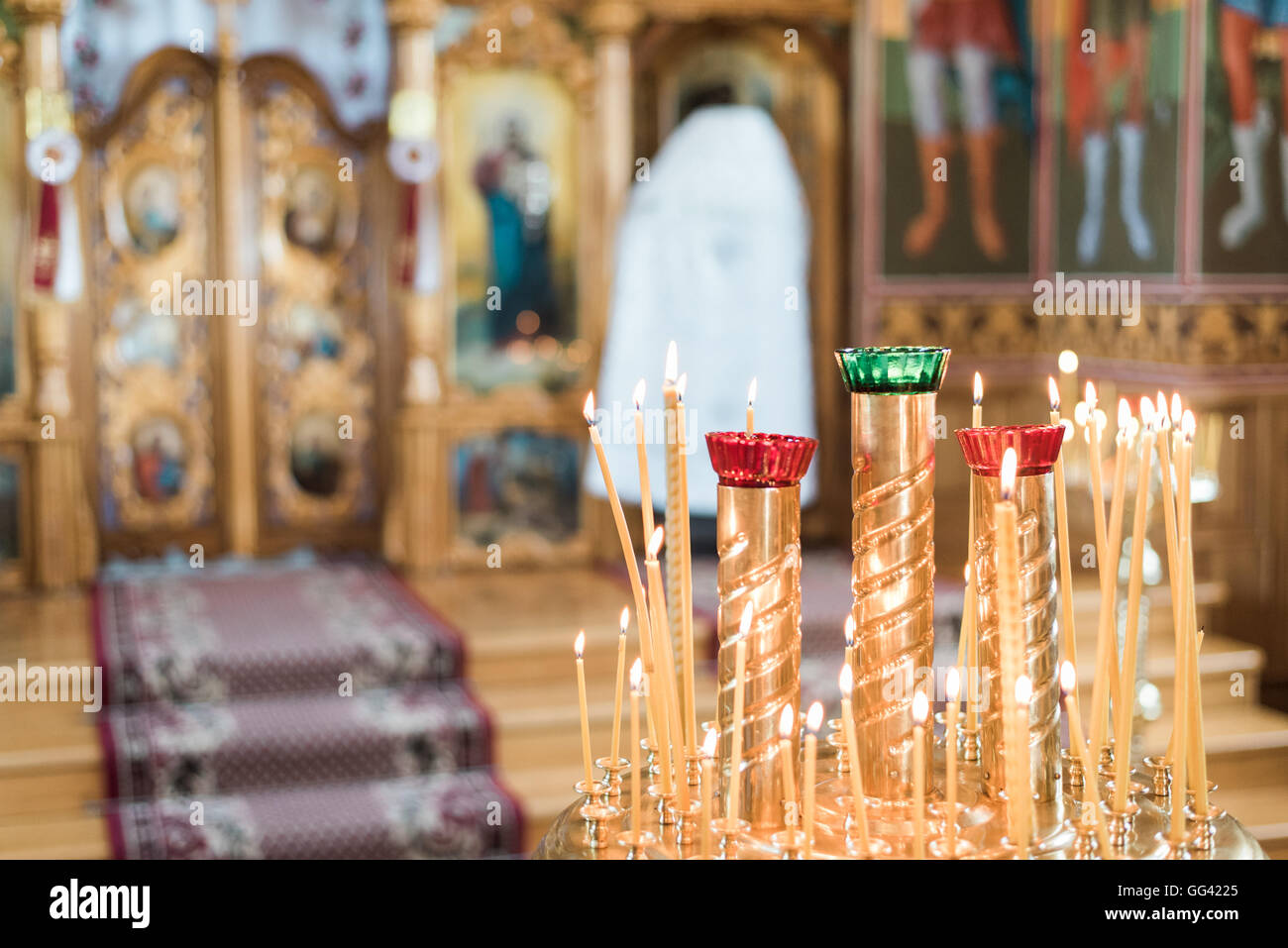 Intérieur de l'Église Orthodoxe magnifique à l'intérieur Banque D'Images