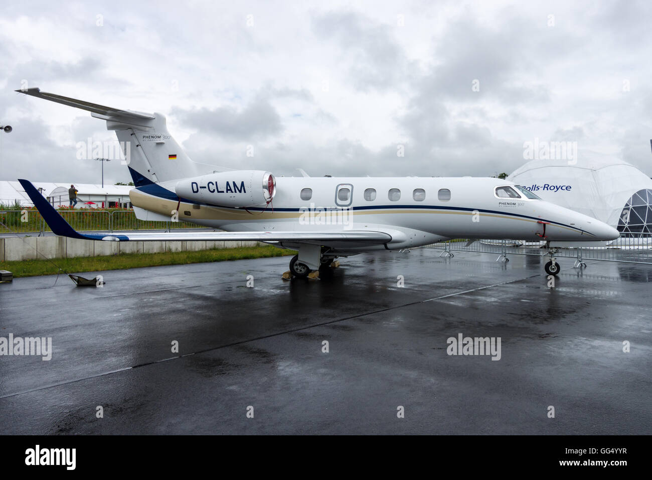 BERLIN, ALLEMAGNE - 01 juin 2016 : jet d'affaires légers Phenom 300 d'Embraer EMB-505. ILA Berlin Air Show Exhibition 2016 Banque D'Images