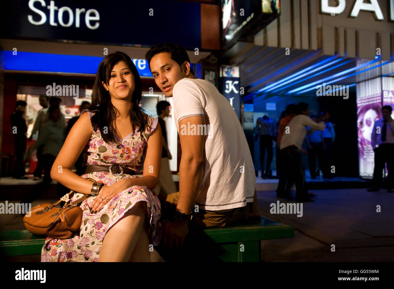 Friends posing at a market place Banque D'Images