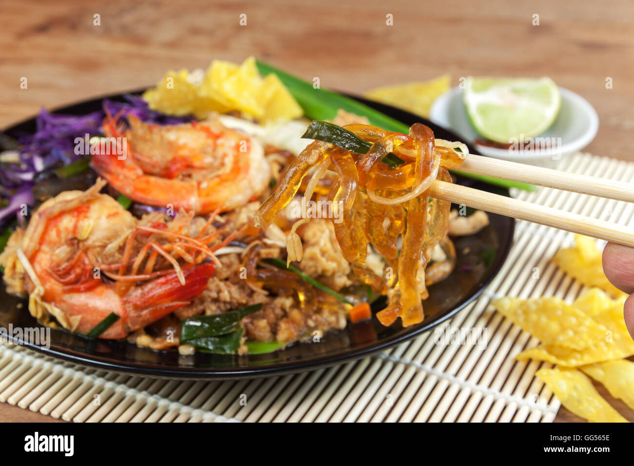 Algues sautées aux crevettes ligne de verre (Pad Thaï) à faible teneur en glucides des aliments pour perdre du poids Banque D'Images