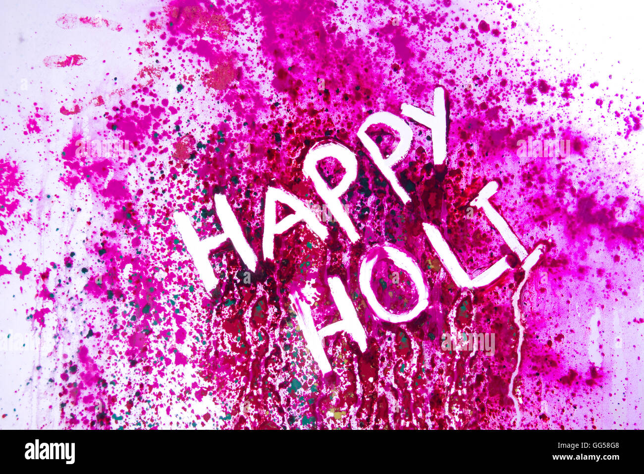 Happy Holi written on white background Banque D'Images