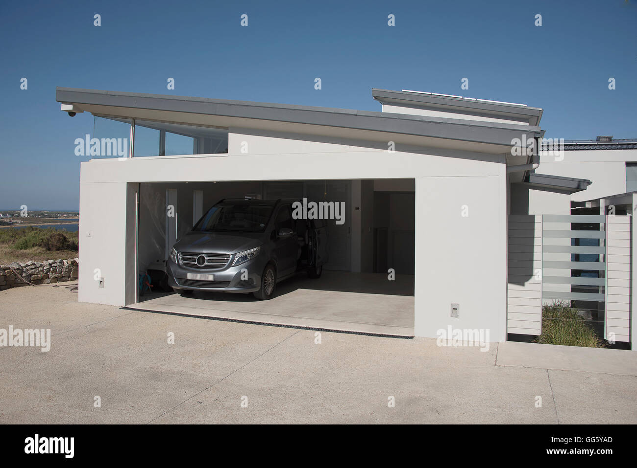 De L Exterieur Garage Moderne Photo Stock Alamy