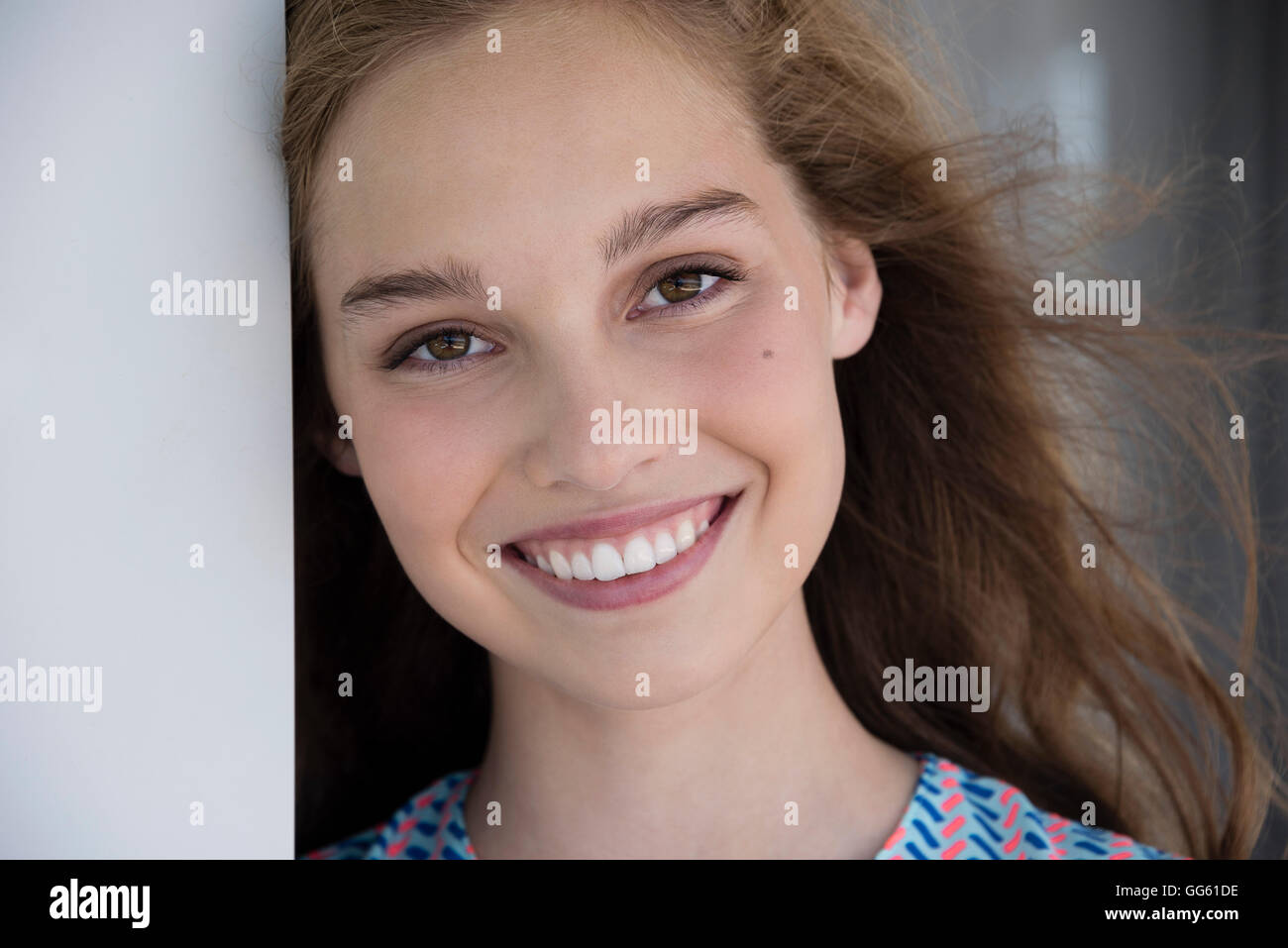 Teenage girl smiling Banque D'Images