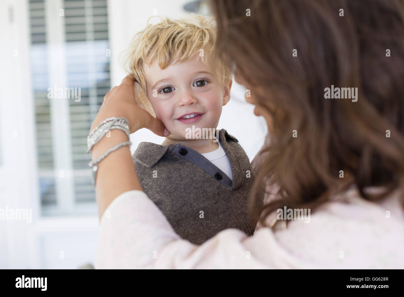 Mère jouant avec son at home Banque D'Images