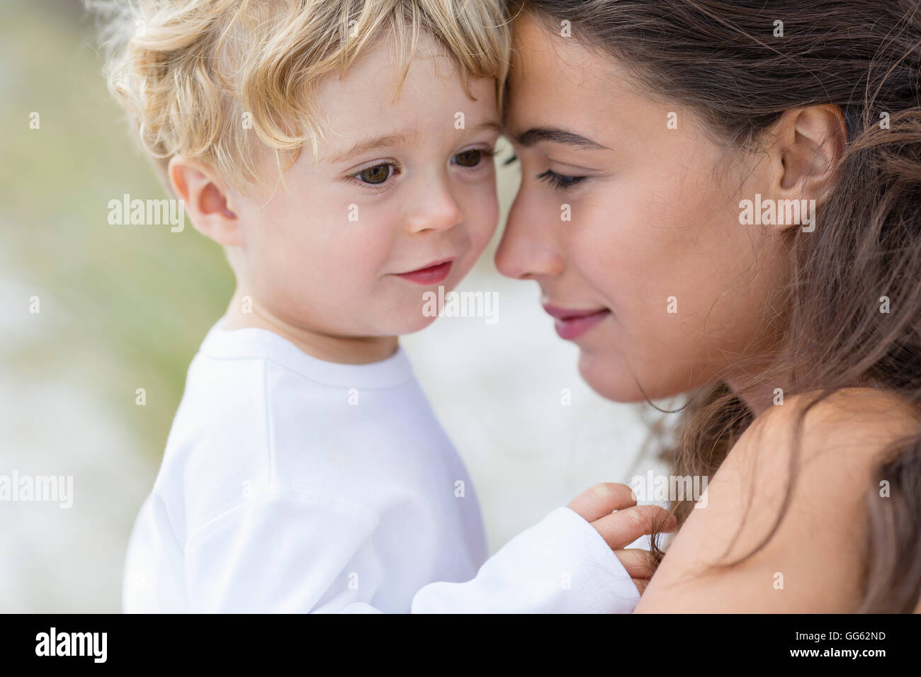 Close-up d'une belle mère avec son fils Banque D'Images