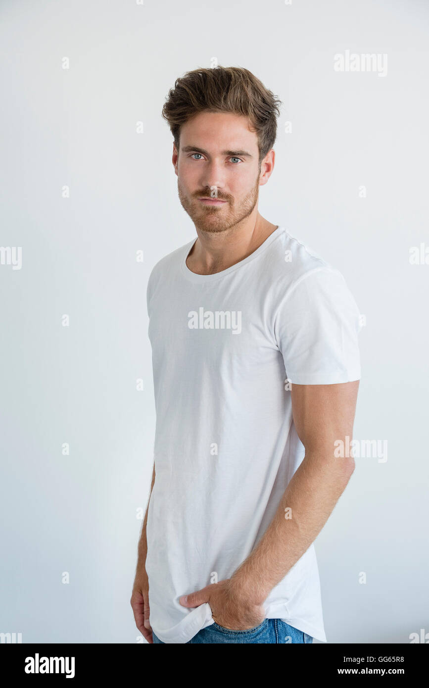 Portrait of handsome Young man posing Banque D'Images