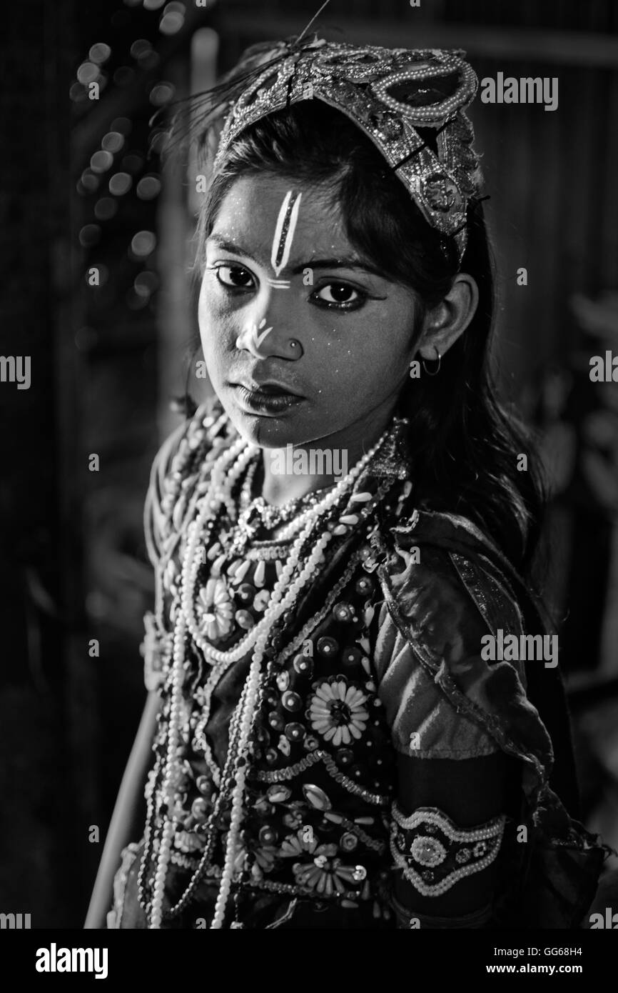 Portrait d'une jeune fille en noir et blanc Banque D'Images