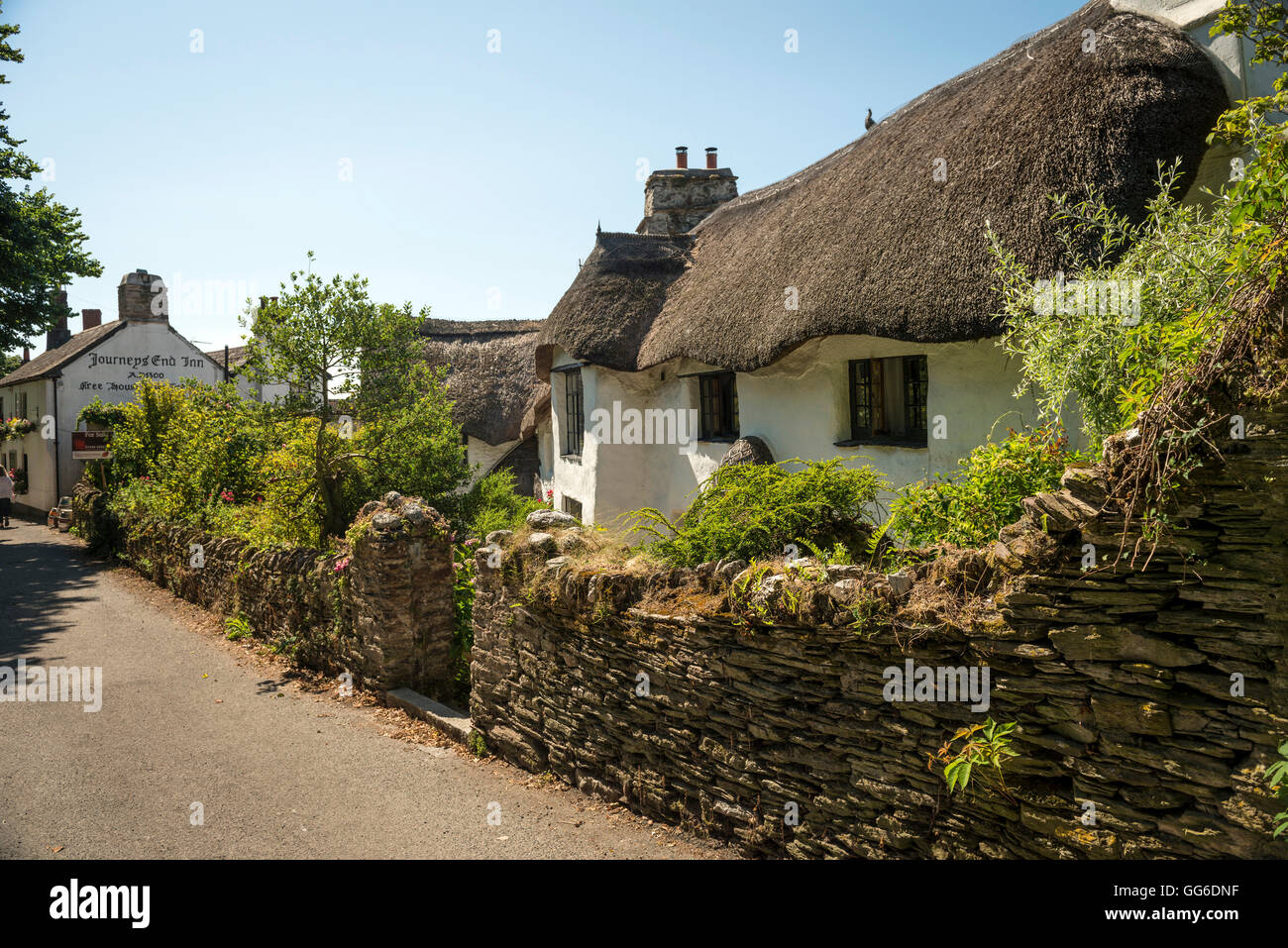 Chaumière ancienne et la Rock's Inn dans le village de Ringmore dans South Hams, Devon, UK Banque D'Images