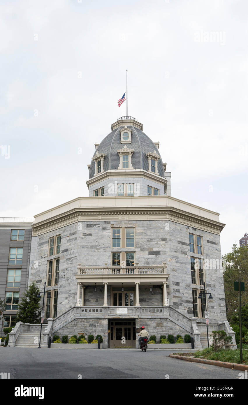 L'Octogone sur Roosevelt Island est un édifice historique qui faisait partie de l'asile psychiatrique, la ville de New York. Banque D'Images