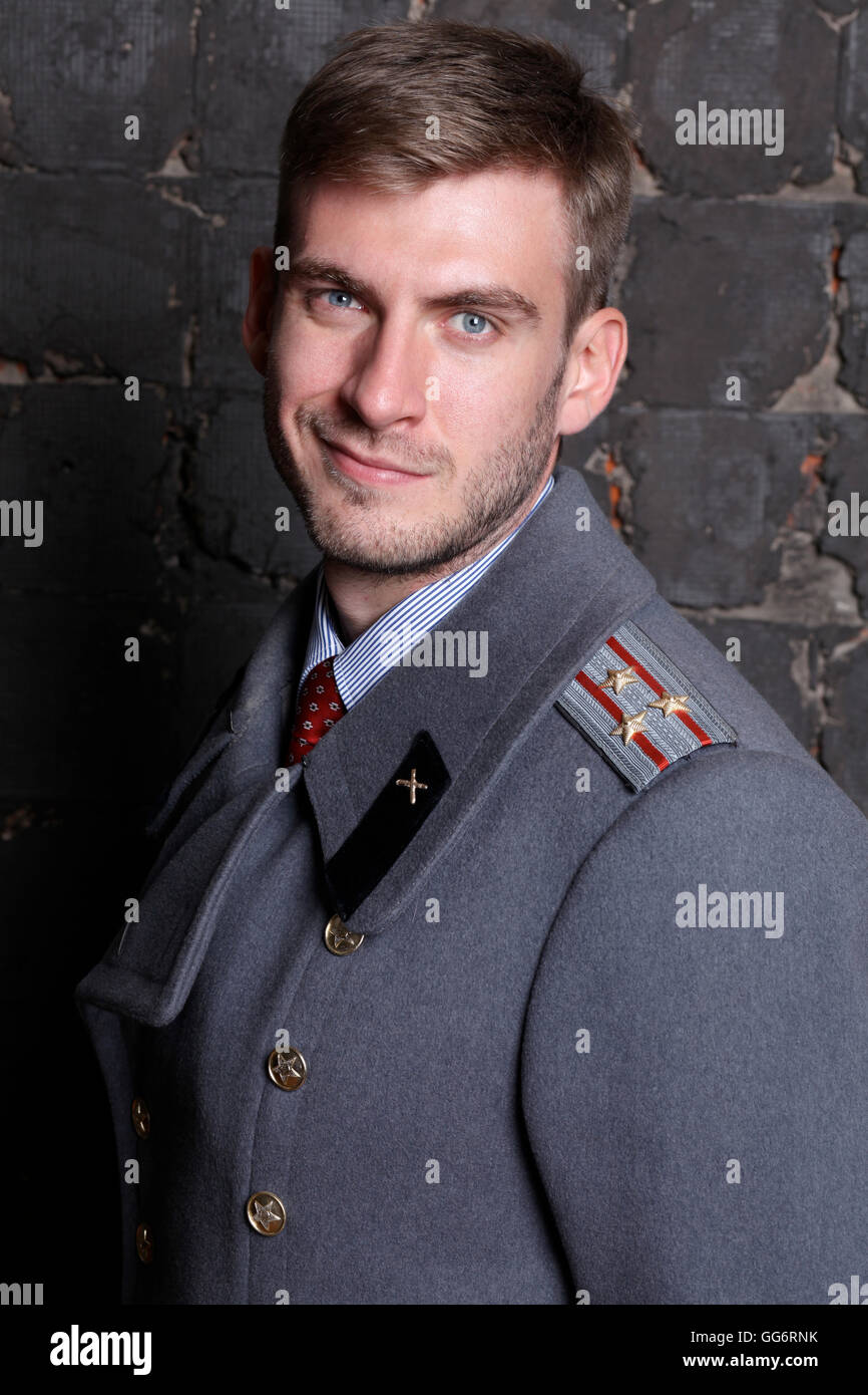 officier de l'armée russe en manteau Banque de photographies et d'images à  haute résolution - Alamy