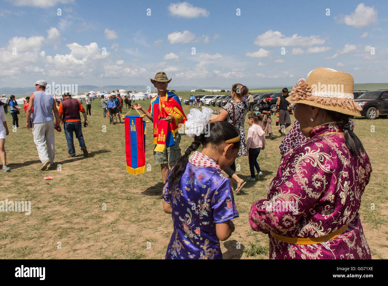 Naadam mongol, vend des fanions avec les armes de la Mongolie Banque D'Images