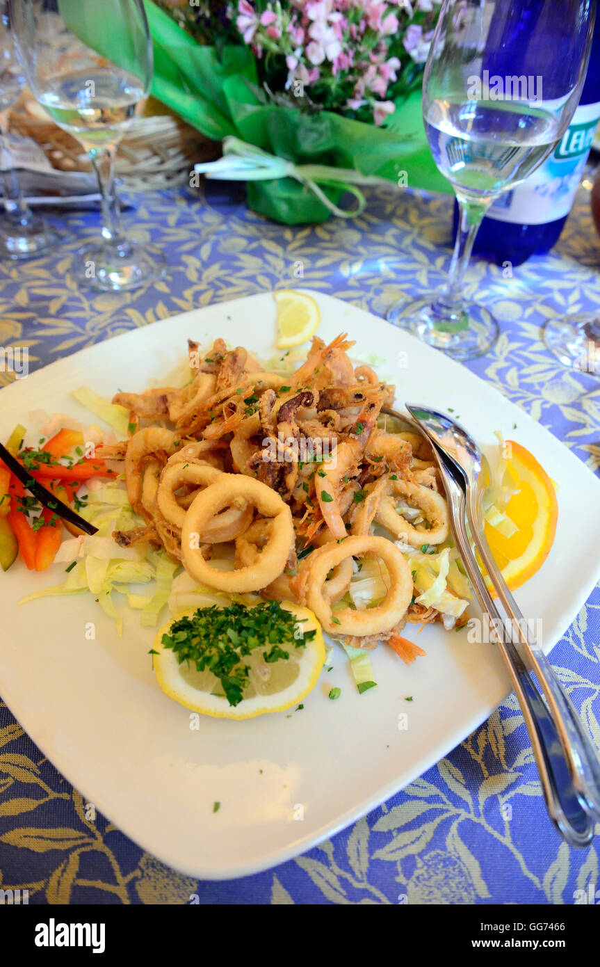 Poêlée de poisson, fritto misto, Erice, Sicile, Italie Banque D'Images