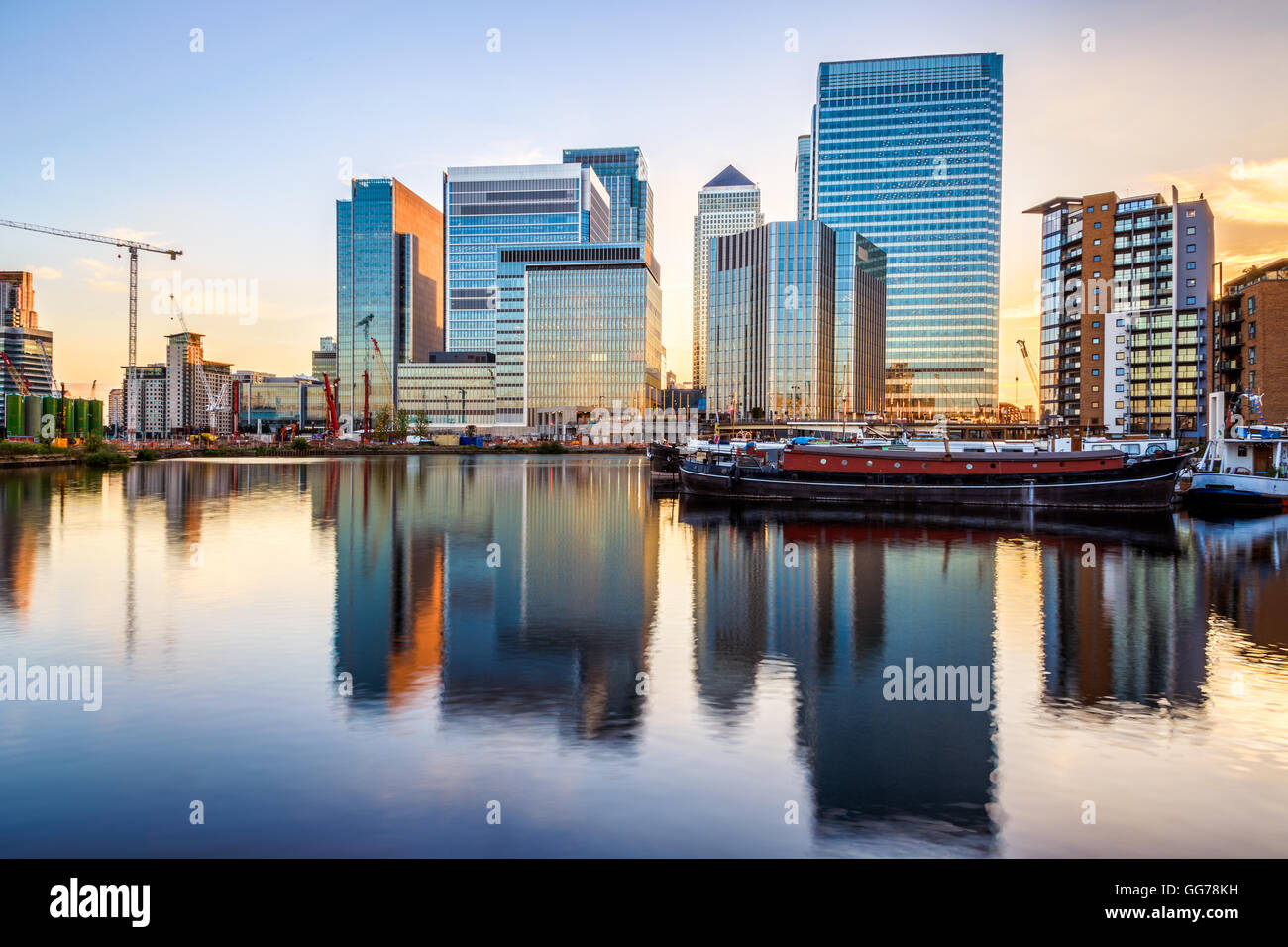 Canary Wharf, pôle financier de Londres au coucher du soleil Banque D'Images