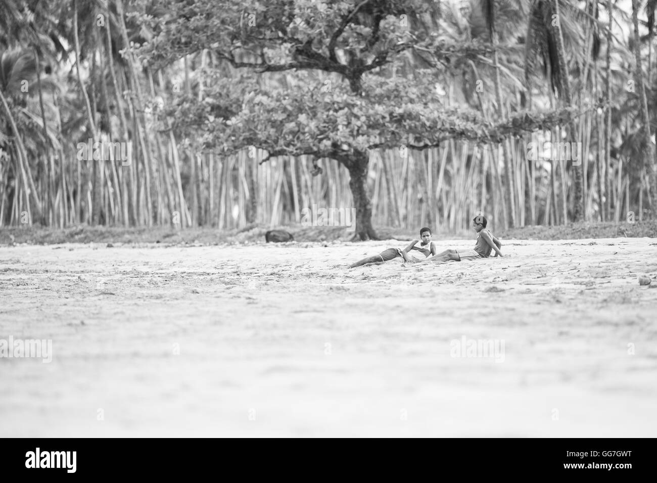 Le football sur la plage Banque D'Images