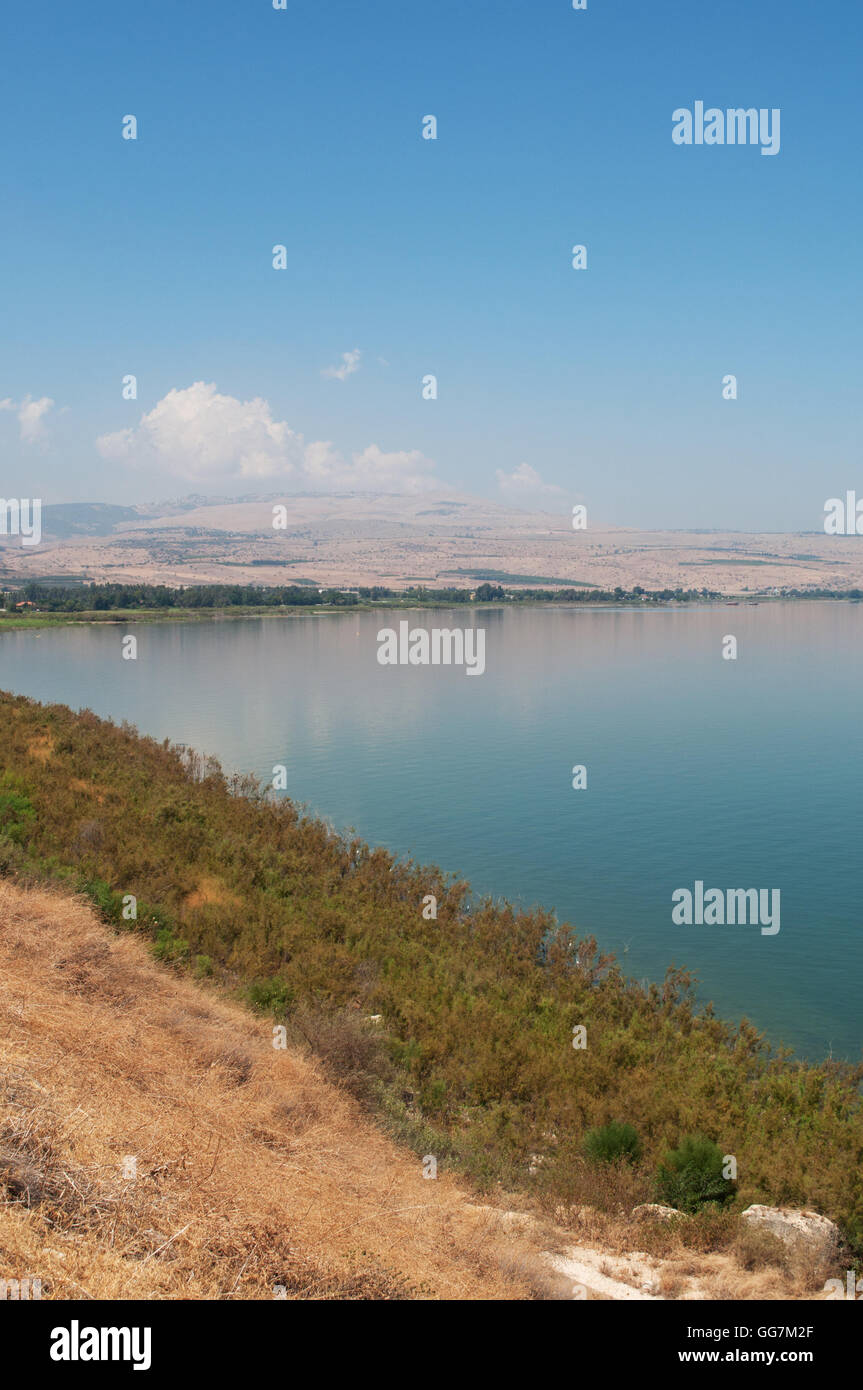 Israël : le lac de Tibériade (Mer de Galilée), le lac d'eau douce le plus  bas sur terre, cité dans les Ecritures comme le lieu où Jésus marche sur  l'eau Photo Stock -