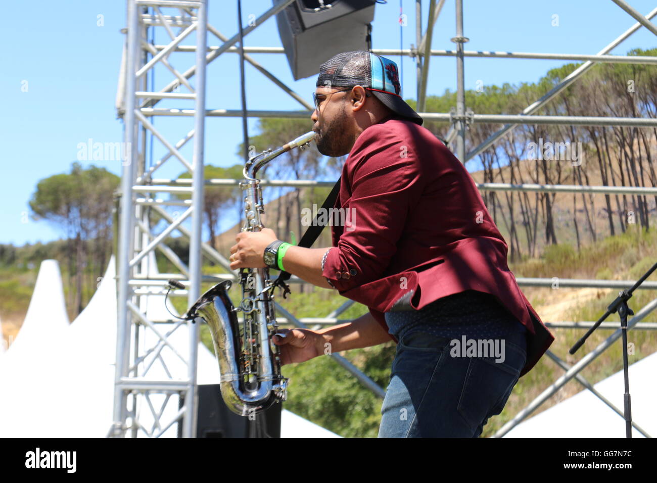 Saxophoniste sur la scène du Festival des vins de Stellenbosch 2016 Banque D'Images