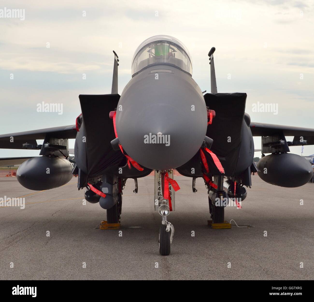 Air Force F-15E Strike Eagle fighter jet sur une piste Banque D'Images