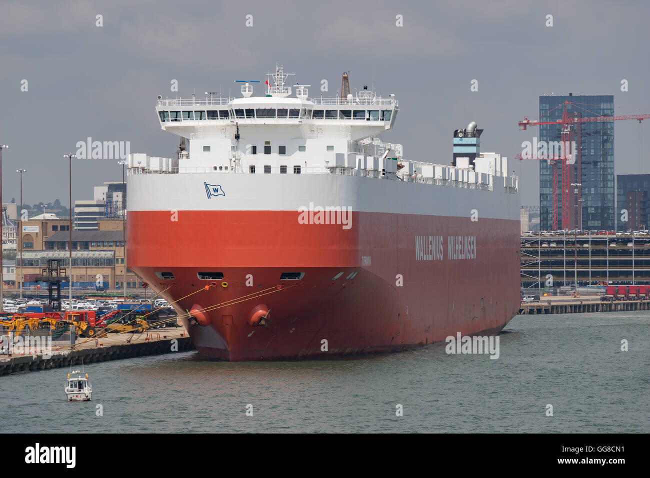 Navire transporteur de voiture à Southampton Docks Banque D'Images