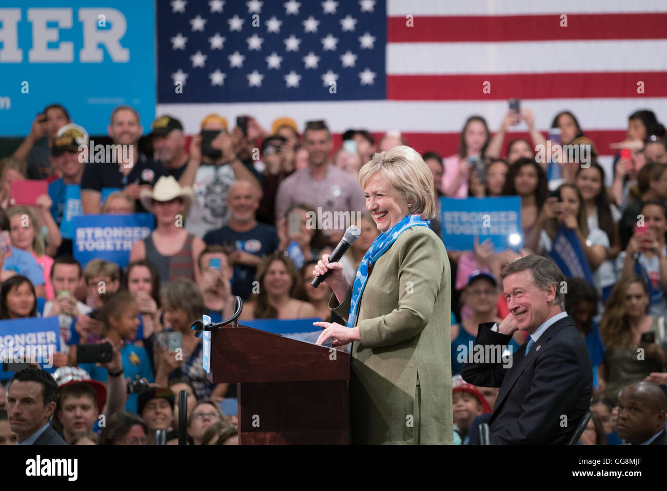 Commerce City, au Colorado, USA. 3 Août, 2016. Candidat à la présidence démocrate Hillary Clinton fait campagne à Commerce City, au Colorado. Hickenlooper gouverneur aussi sur scène. Credit : Jensen Sutta/Alamy Live News Banque D'Images