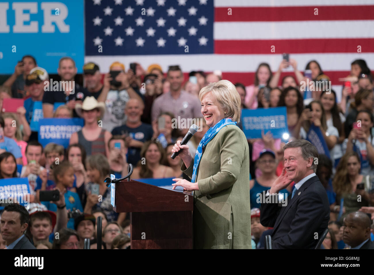 Commerce City, au Colorado, USA. 3 Août, 2016. Candidat à la présidence démocrate Hillary Clinton fait campagne à Commerce City, au Colorado. Hickenlooper gouverneur aussi sur scène. Credit : Jensen Sutta/Alamy Live News Banque D'Images