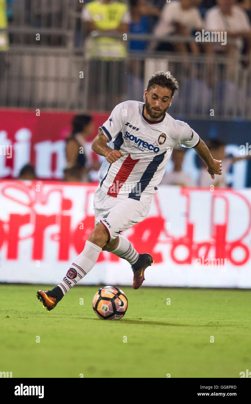 Cagliari, Italie. 31 juillet, 2016. Giuseppe Marco Zampano (Crotone) Football/soccer : la pré-saison match amical Trofeo Goleador entre Olbia 1-0 FC Crotone au Stadio Sant'Elia à Cagliari, Italie . © Maurizio Borsari/AFLO/Alamy Live News Banque D'Images