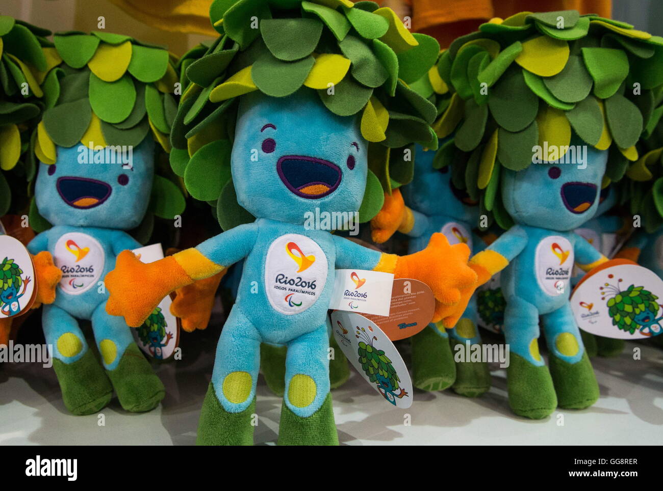 Rio De Janeiro Bresil 3 Aout 16 Tom Jouets La Mascotte Officielle Des Jeux Paralympiques De Rio 16 A Vendre Dans Un Magasin Jeux Olympiques De Rio 16 Et De