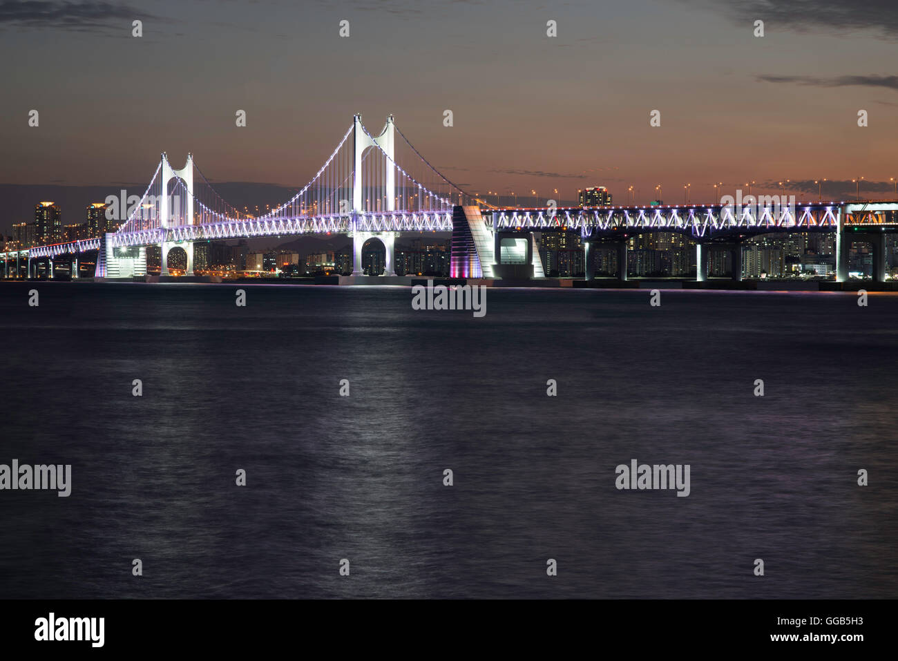 Pont de diamants - Gwangali daegyu célèbre belle architecture, Corée du Sud, coucher de soleil sur bridge Banque D'Images