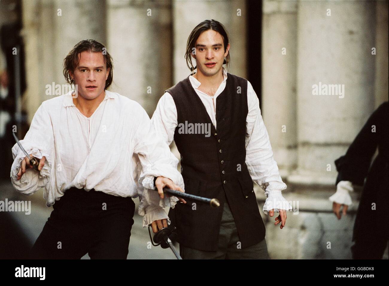 CASANOVA USA 2005 Lasse Hallström Casanova (Heath Ledger) et Giovanni Bruni (Charlie Cox) Régie : Hallstrm Banque D'Images