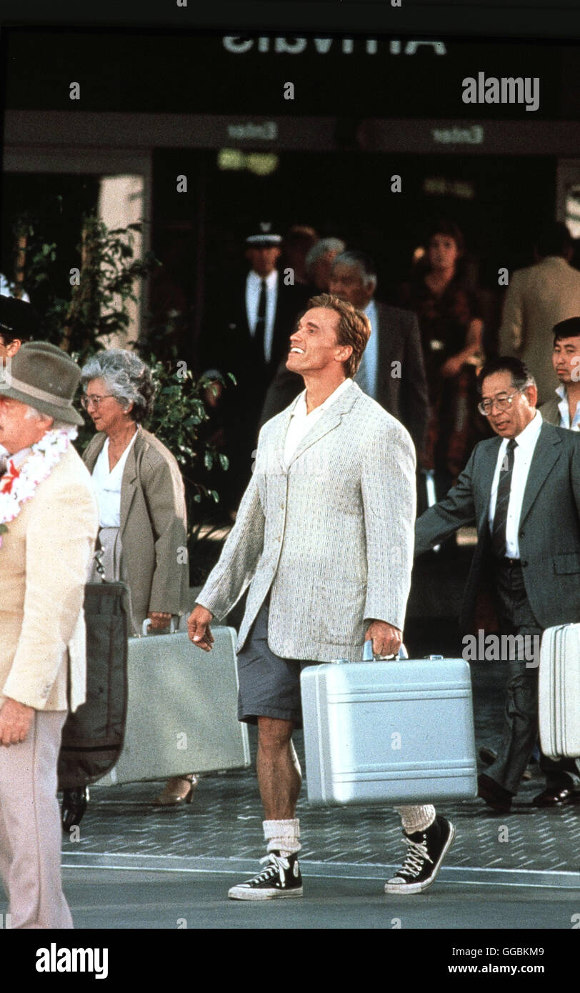 TWINS - ZWILLINGE (jumeaux) USA / 1988 / Ivan Reitman Zwei äußerlich und in ihrer Lebenshaltung extrem verschiedene Zwillinge handy nach mehr als 30 Jahren zusammen. Gemeinsam machen Sie sich auf die Suche nach ihrer Mutter... Foto : Arnold Schwarzenegger als Julius Benedict Regie : Ivan Reitman aka. Des jumeaux Banque D'Images