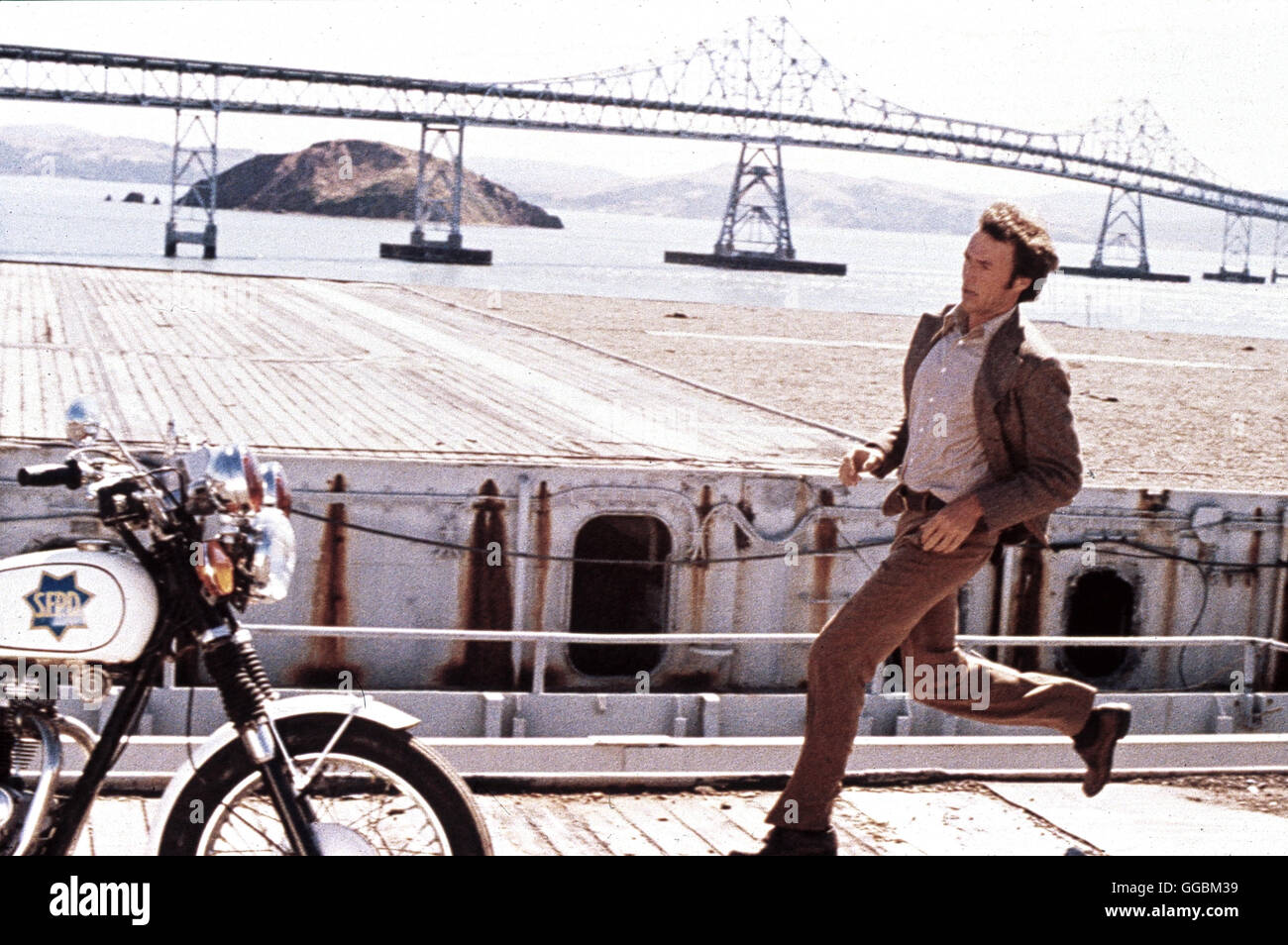 L'INSPECTEUR HARRY L'Inspecteur Harry / USA 1971 / Don Siegel Polizist Harry Callahan (CLINT EASTWOOD) ist à San Franzisko Erpresser und hinter dem Killer son Scorpion... Regie : Don Siegel aka. L'inspecteur Harry Banque D'Images