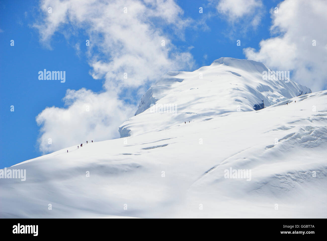 Sherpas sur des champs de glace au glacier de route - Mera Peak camp Banque D'Images