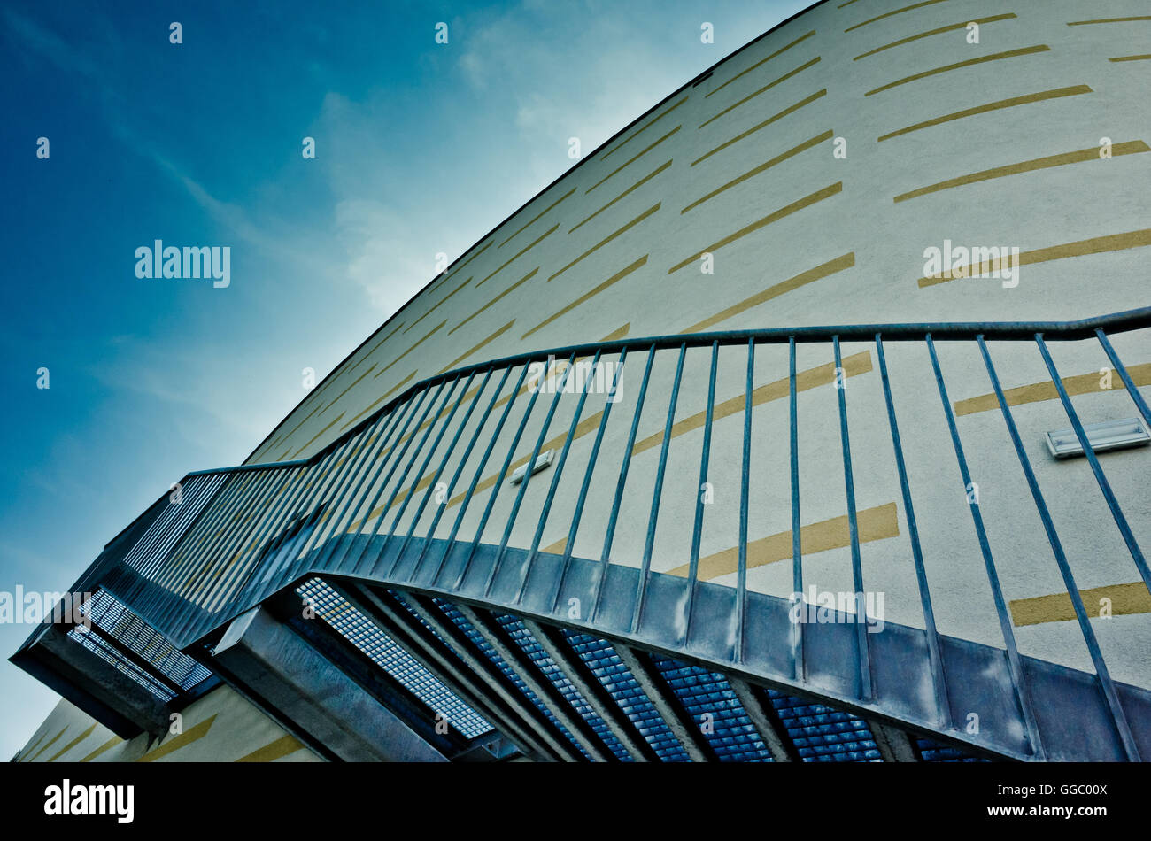 Bâtiment industriel escaliers menant vers le ciel Banque D'Images