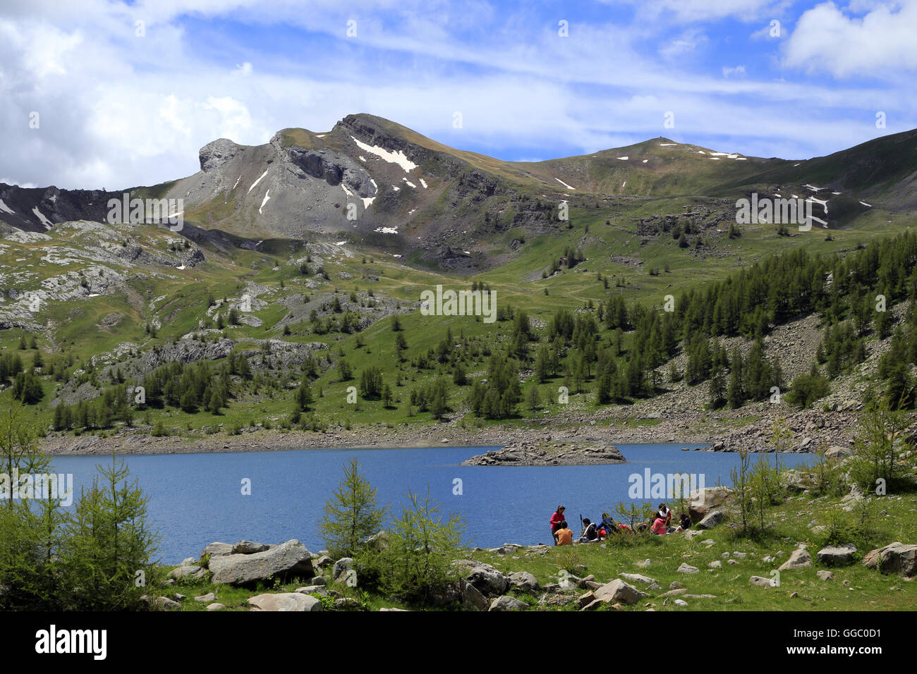 Lac d'Allos, 2220 m, le plus grand lac naturel d'altitude d'Europe, le Parc  National du Mercantour. France Photo Stock - Alamy