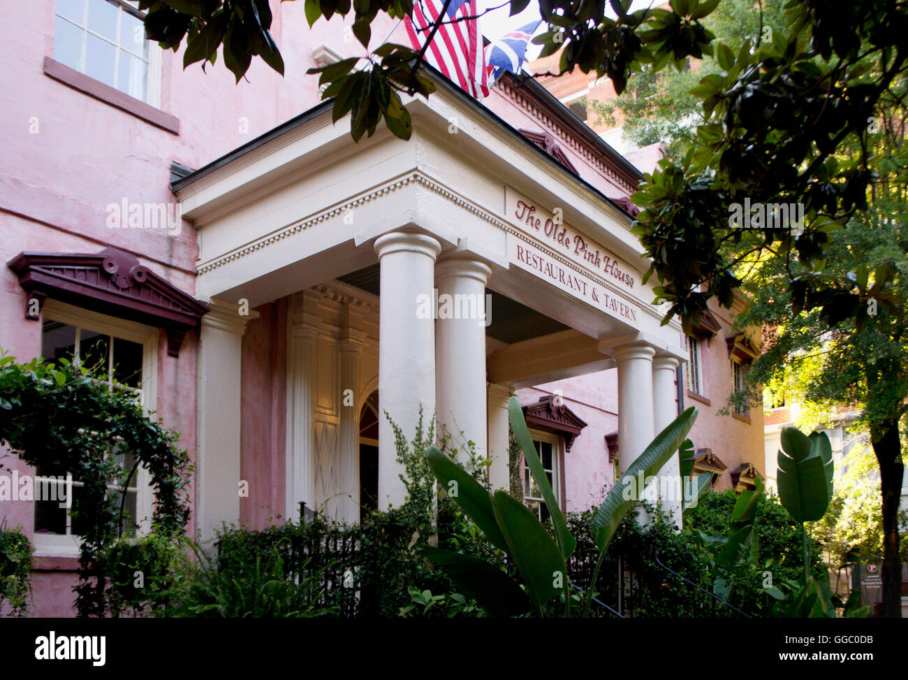 L'Olde Pink House Restaurant & Tavern. Un endroit favori pour dîner au bord de la rivière de Savannah, Géorgie. Banque D'Images