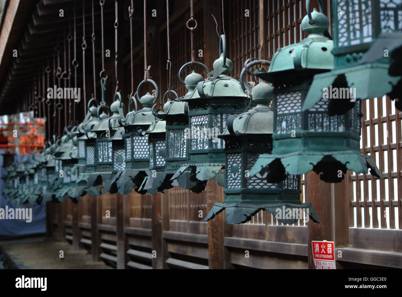 Les lanternes du Temple à Nara, Japon Banque D'Images