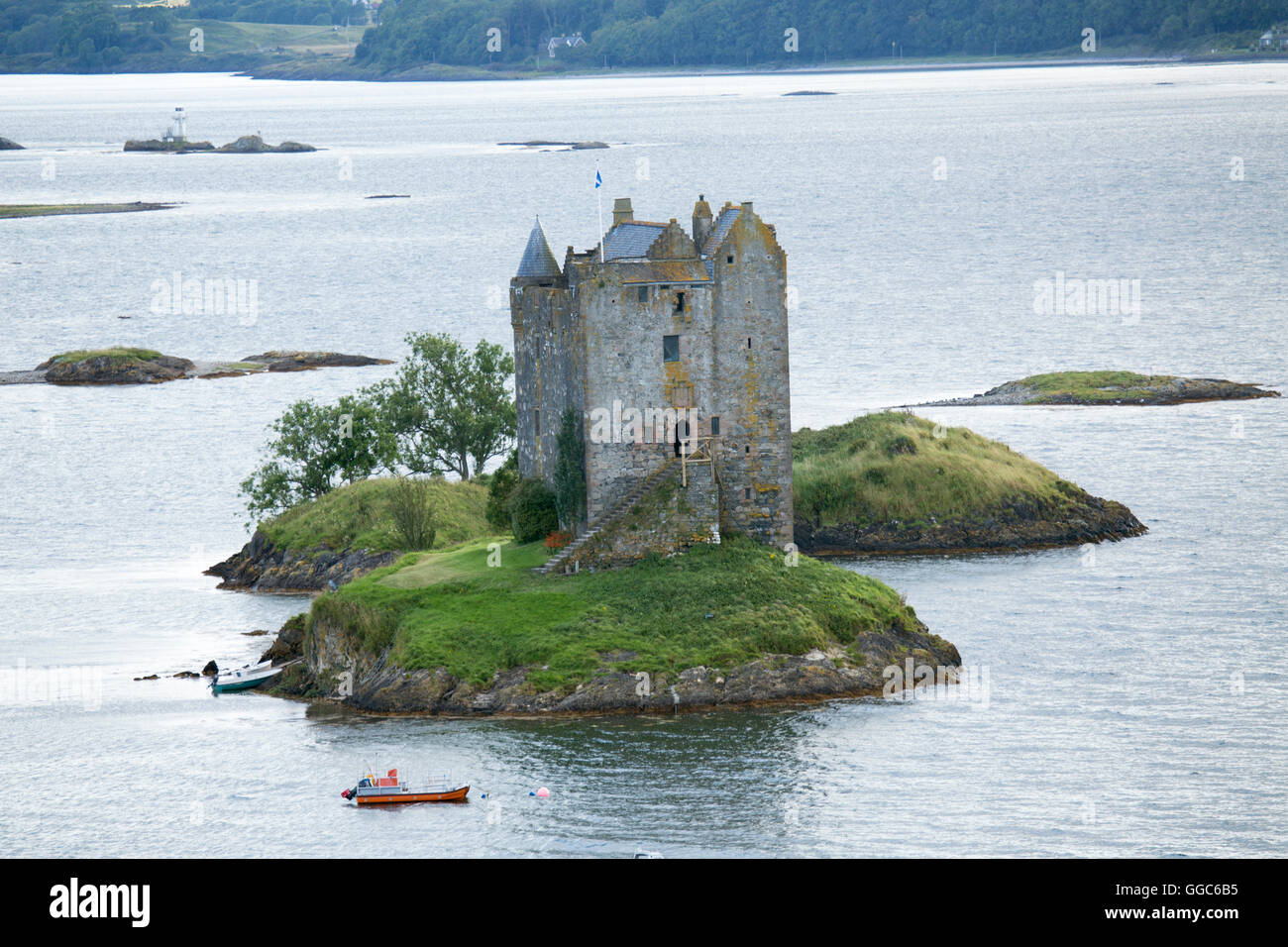 Géographie / billet, Grande Bretagne, Ecosse, Argyll et Bute, Château de Stalker, une tour de quatre étages maison ou garder situé sur un îlot de marée sur le Loch Laich, Additional-Rights Clearance-Info-Not-Available- Banque D'Images