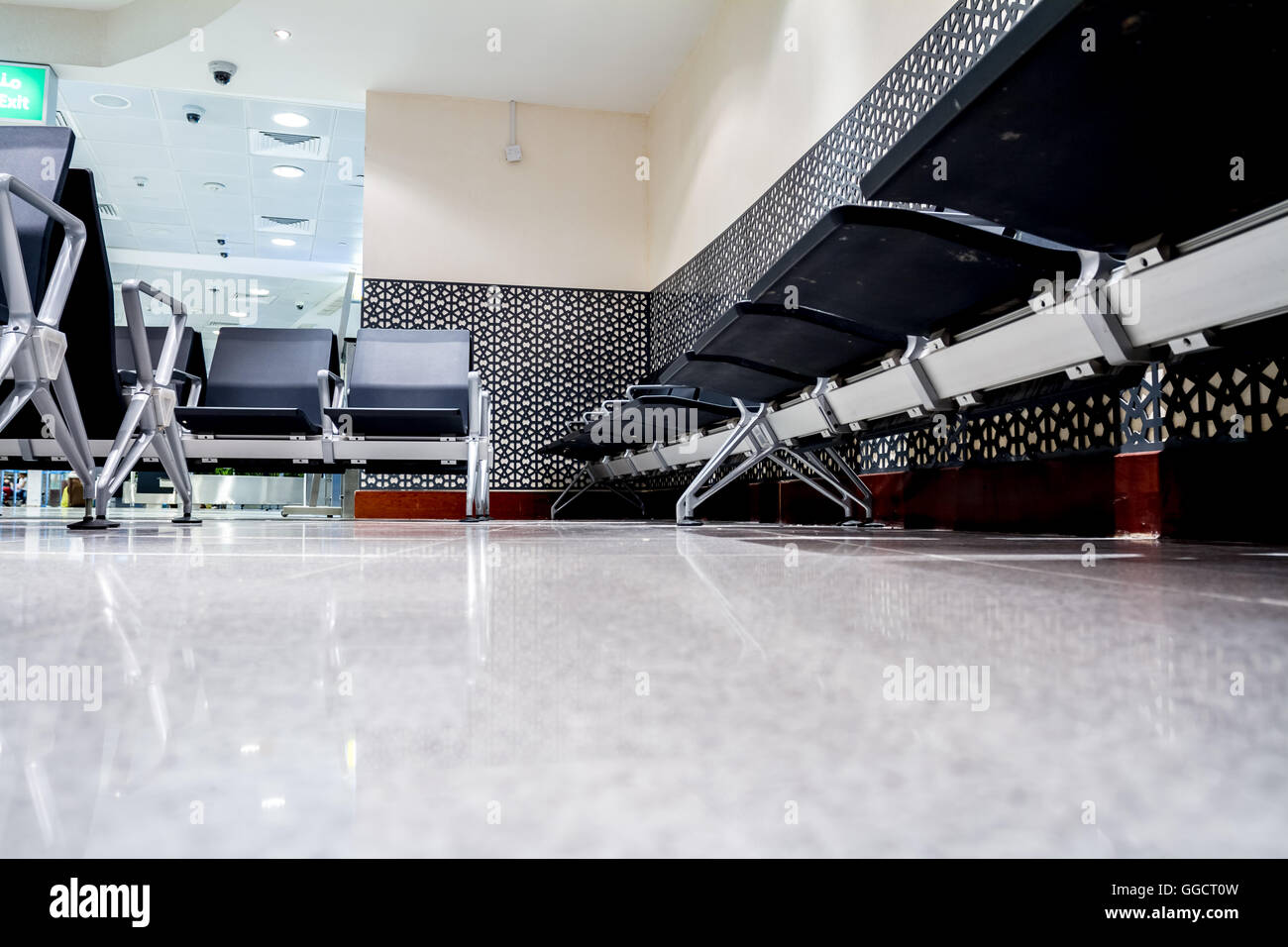 L'arrivée de l'aéroport de Doha, ces chaises dans le hall pour les passagers Banque D'Images