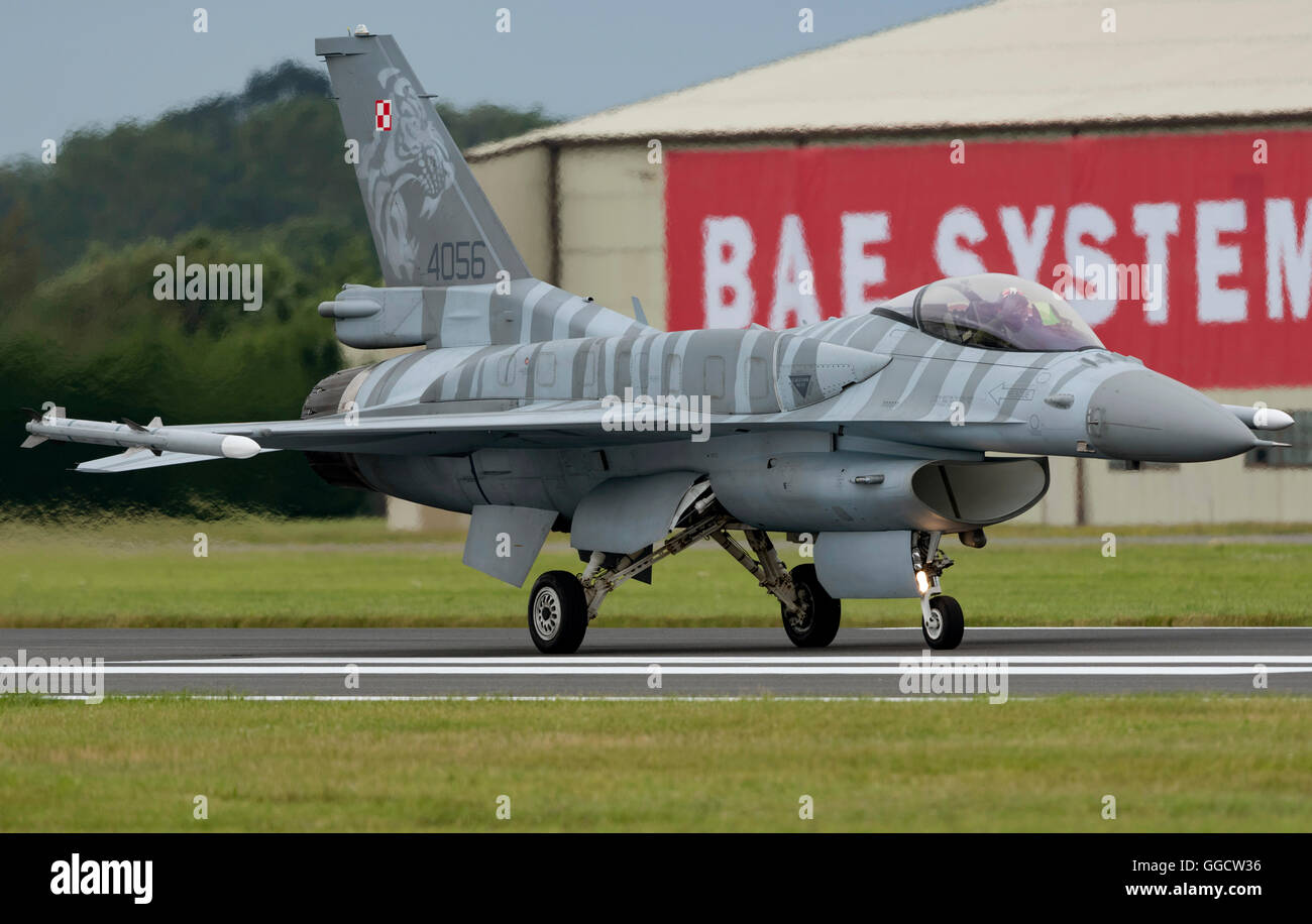 F-16 Fighting Falcon 'Tiger' de l'équipe de démonstration de l'Armée de l'Air polonaise au Royal International Air Tattoo 2016 Banque D'Images
