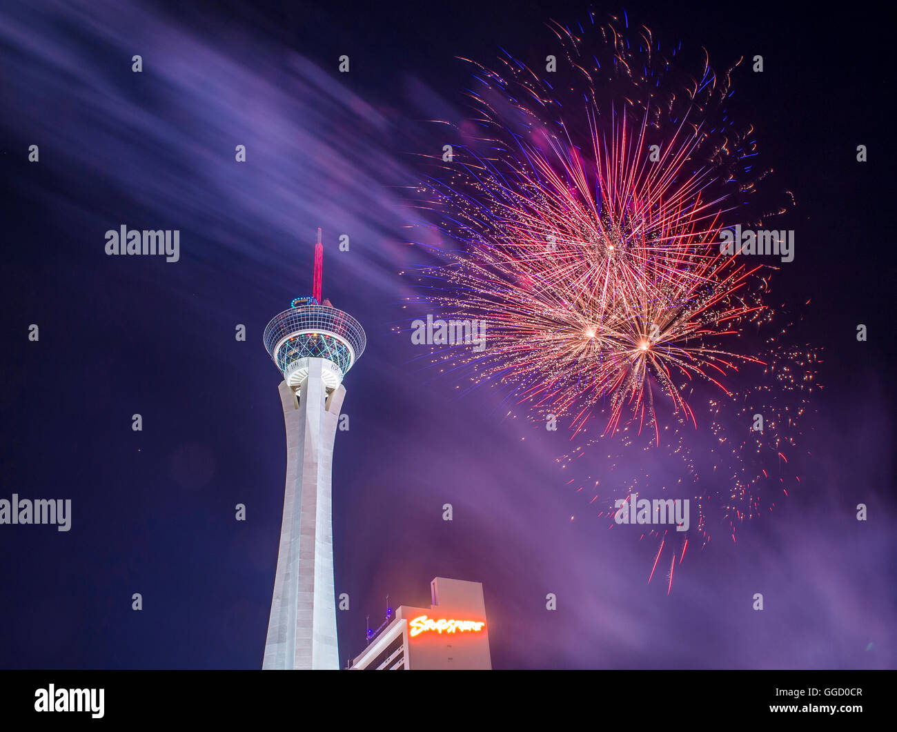 La stratosphère tower d'artifice dans le cadre de la célébration du 4 juillet à Las Vegas Banque D'Images